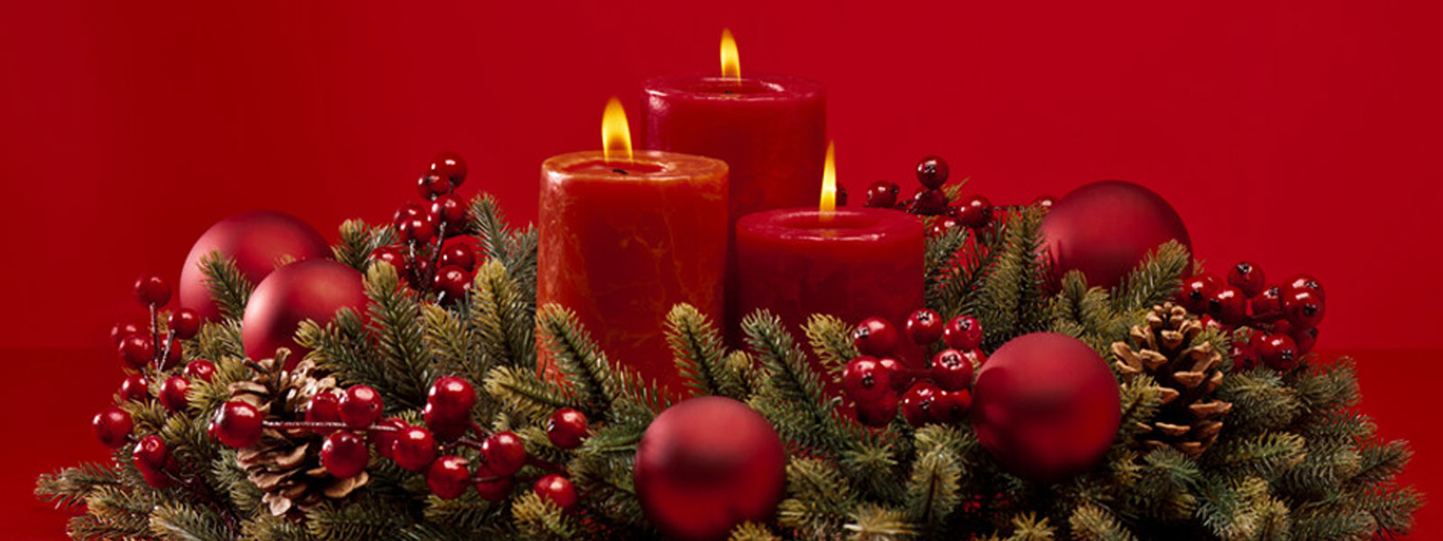 Reds Candles, Ornaments & Christmas Greenery